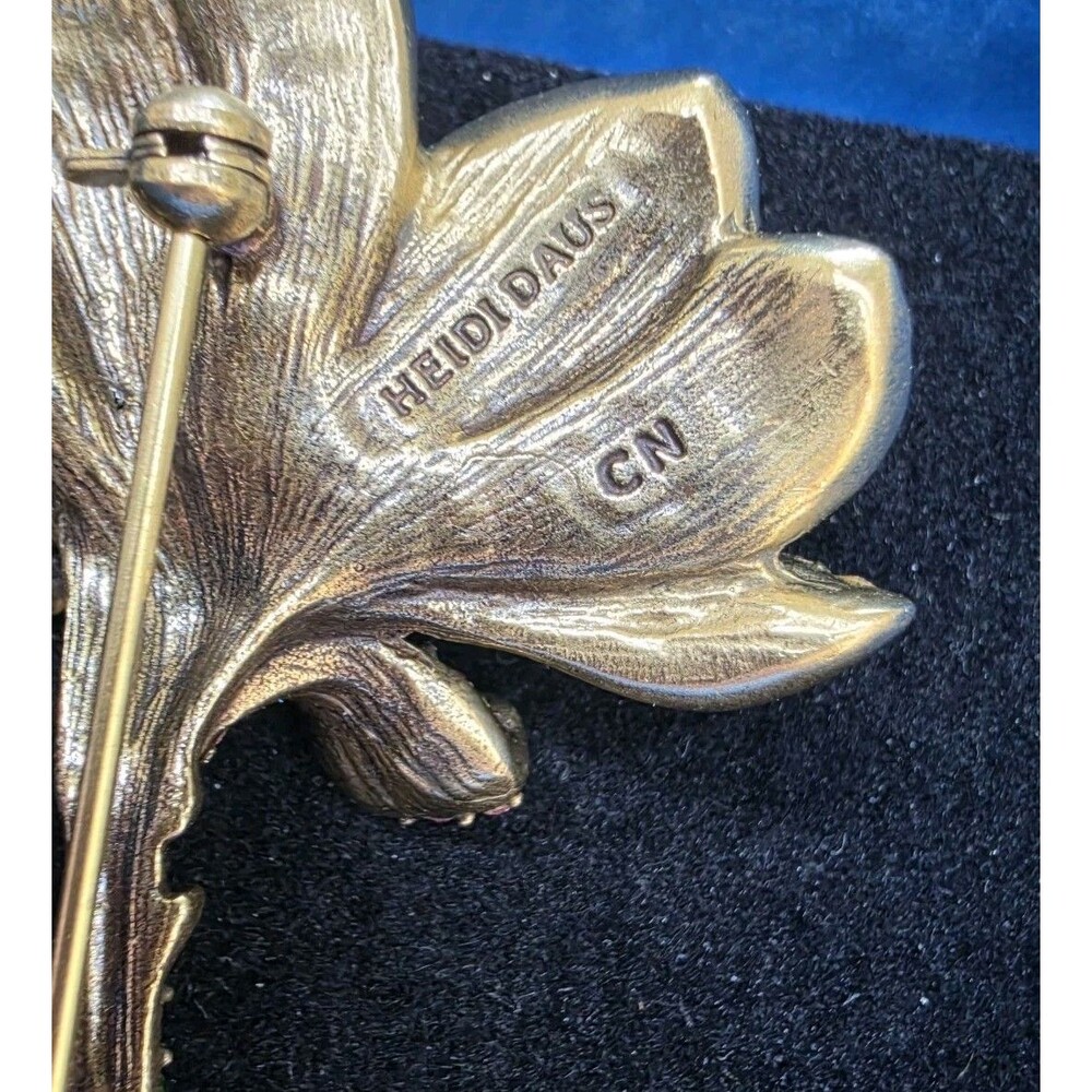 HEIDI DAUS Pink Crystal Flower Pin Brooch Signed Bronze Tone Metal With Box - Picture 3 of 6
